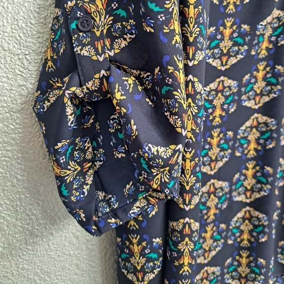 Valerie Stevens Open V-Neck Blue Printed Blouse   Size 1X - Picture 8 of 11